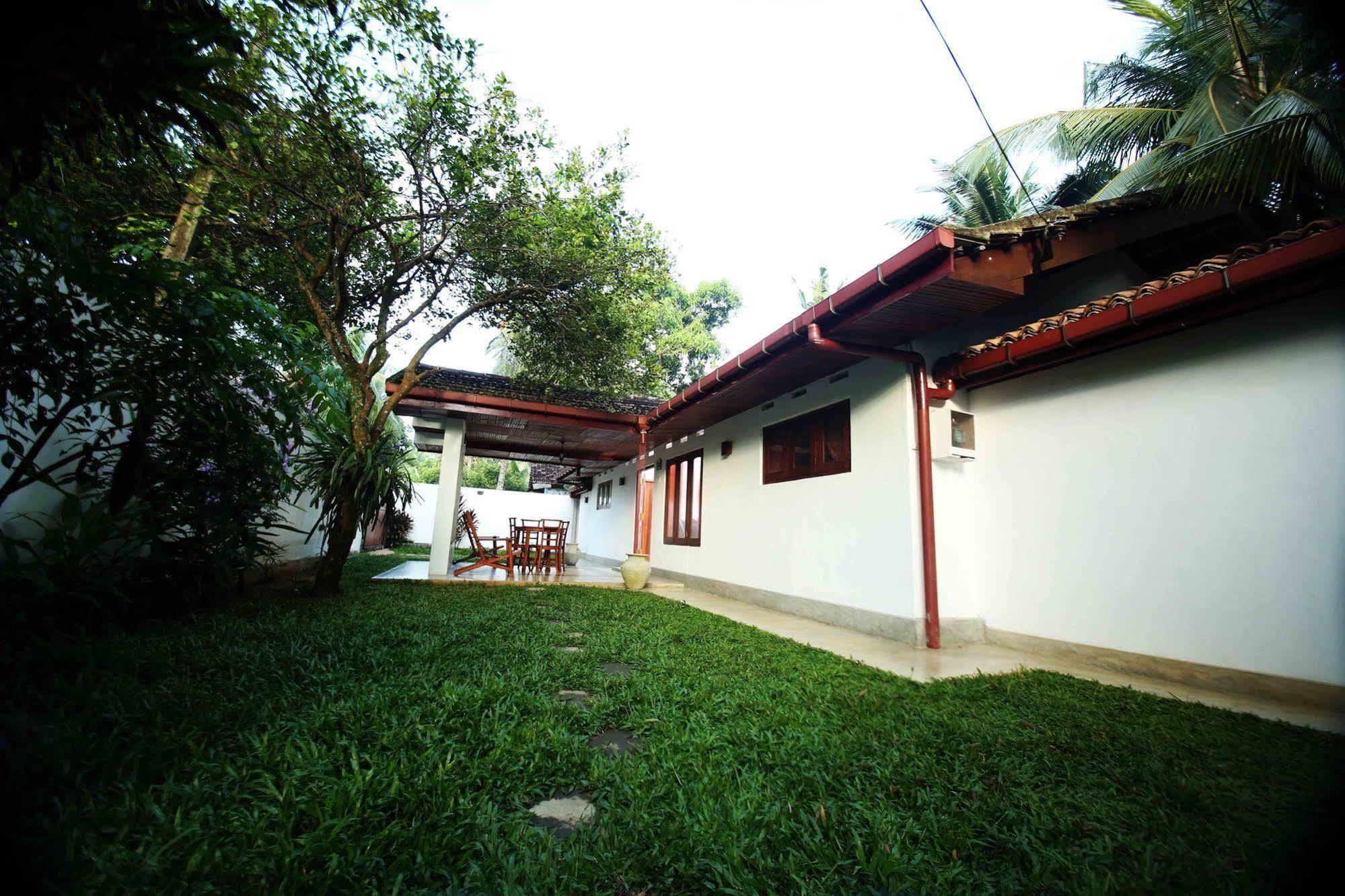 Summer Dew Villa Talpe Bagian luar foto