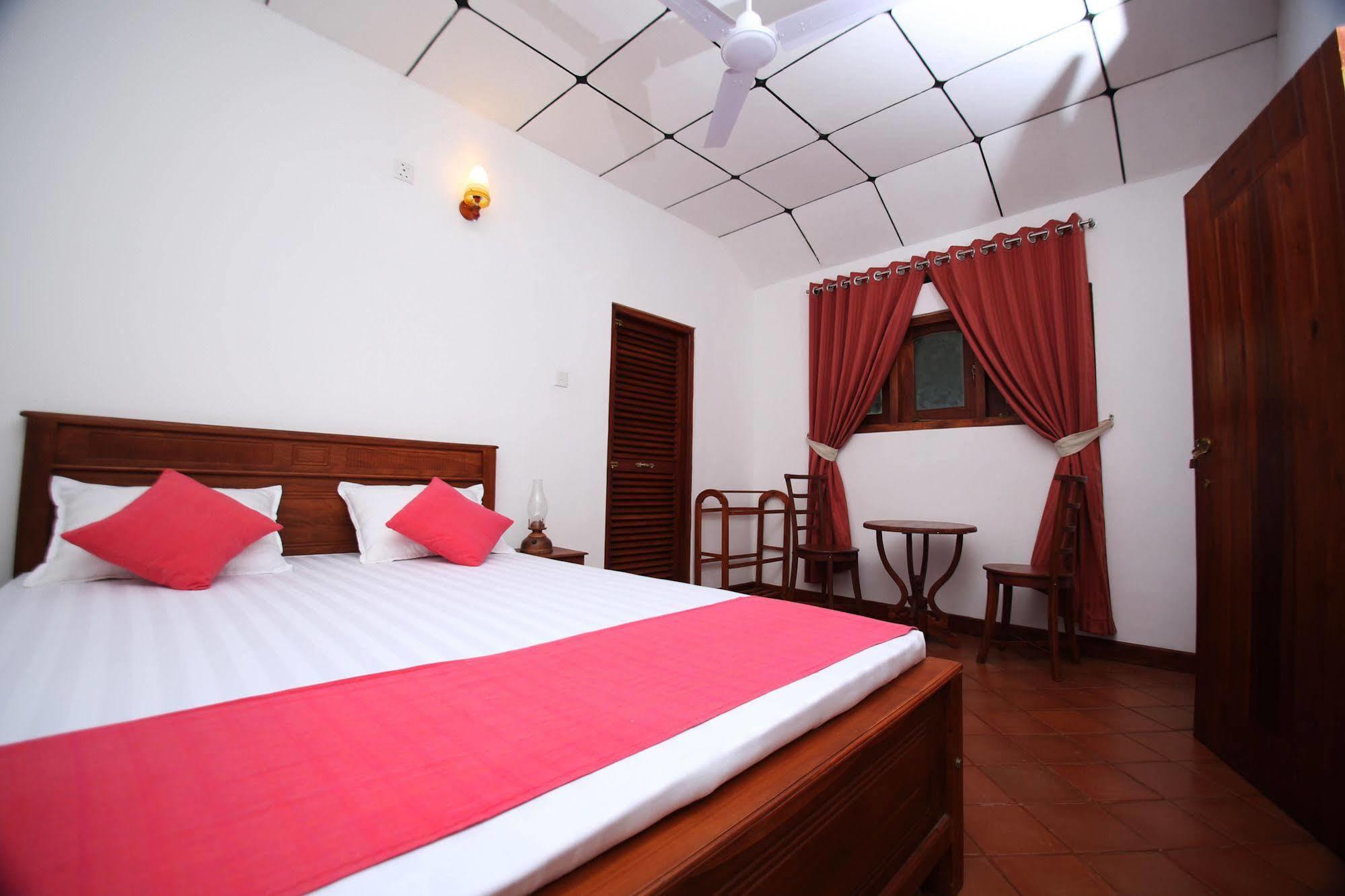 Summer Dew Villa Talpe Bagian luar foto