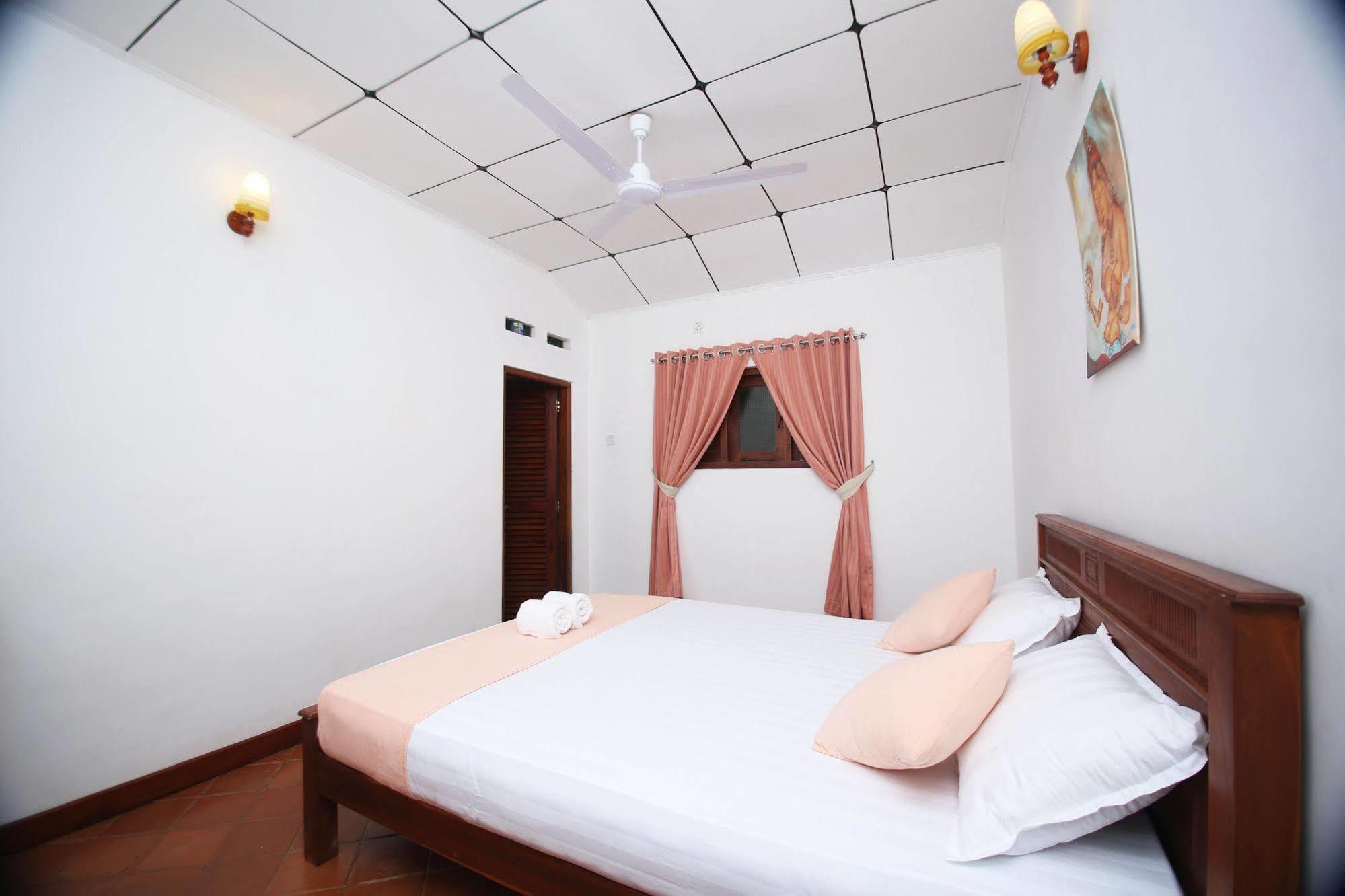 Summer Dew Villa Talpe Bagian luar foto