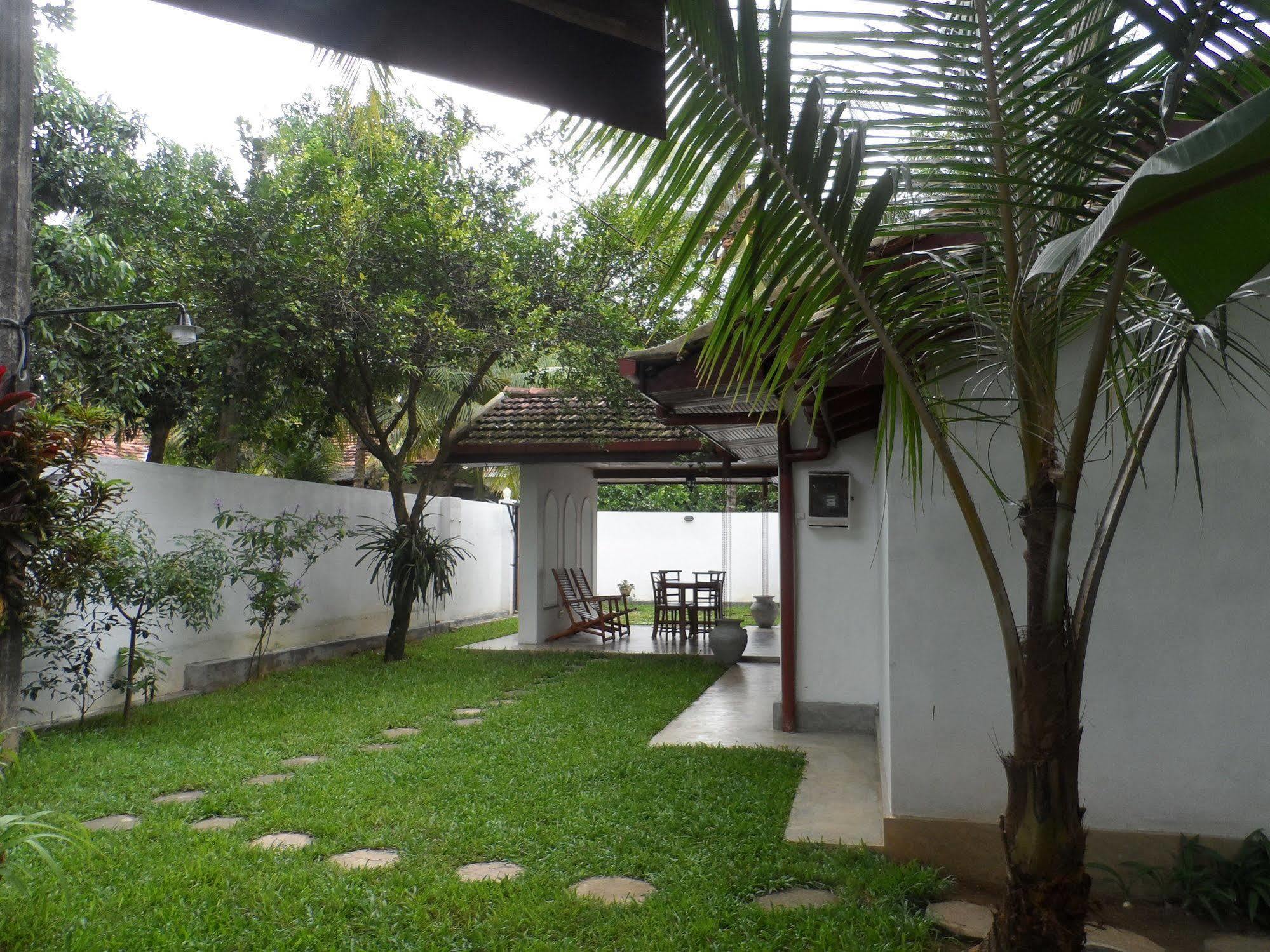 Summer Dew Villa Talpe Bagian luar foto