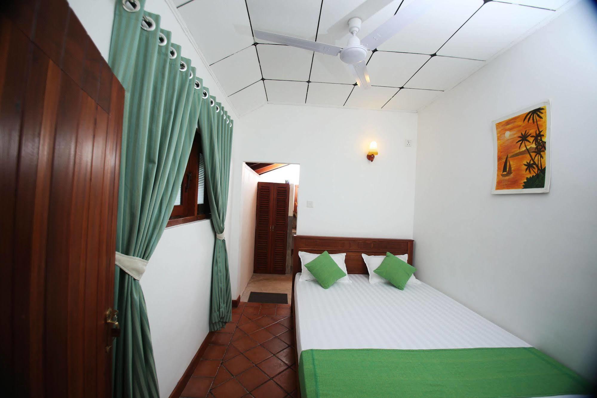 Summer Dew Villa Talpe Bagian luar foto