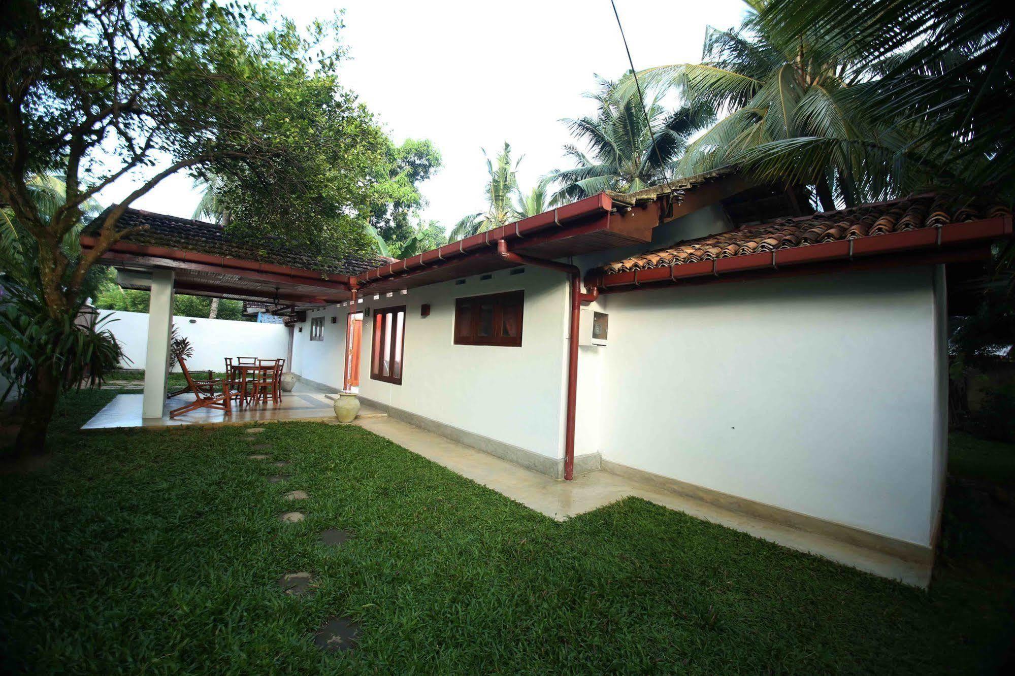 Summer Dew Villa Talpe Bagian luar foto